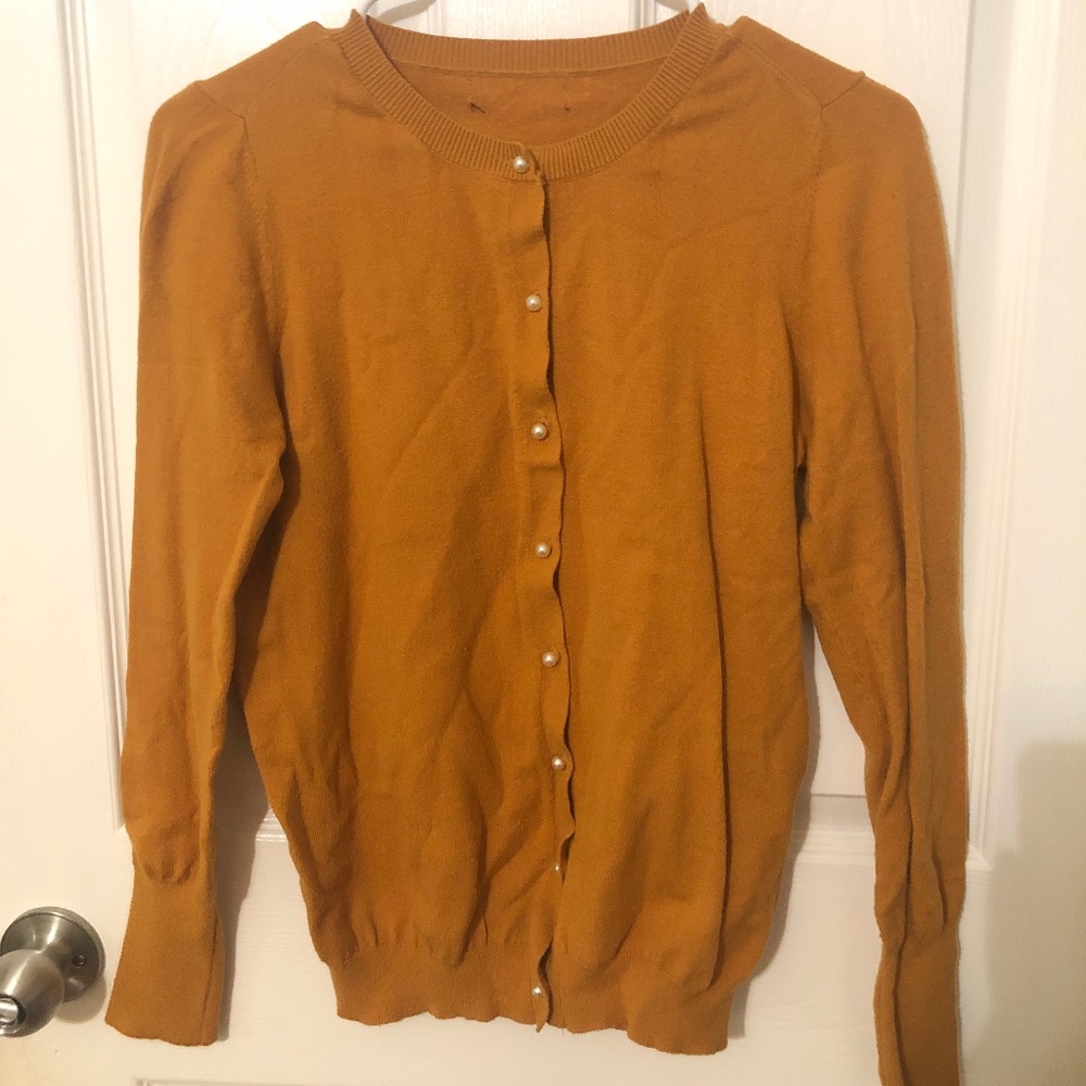 BURNT ORANGE MEDIUM CARDIGAN BUTTON DOWN WHITE PEARLS